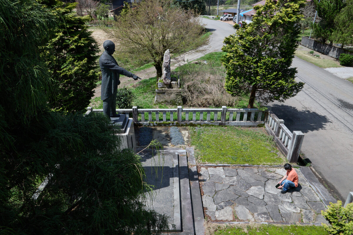 The statue and the performance seen from a crane truck, Kaga, Ishikawa, 2026