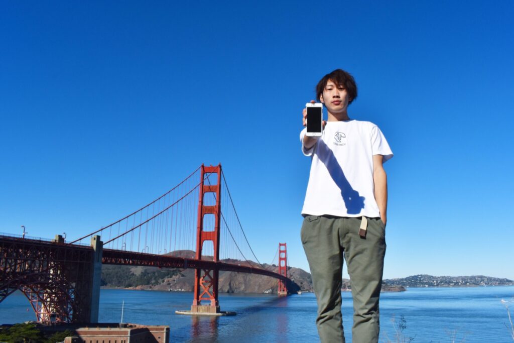 Traveling Only With A Smartphone

From Tokyo, Japan to to Los Angeles, US
Nov 2017
Performance, video, photographs