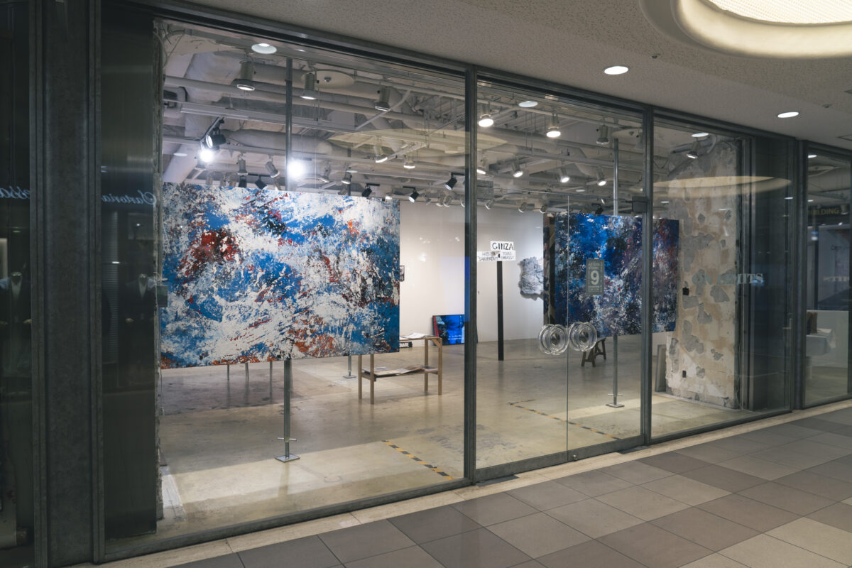 Exterior of ON LIMITS at Sonoaida #Shin-Yurakucho — the blue mural seen through the glass (Tokyo)