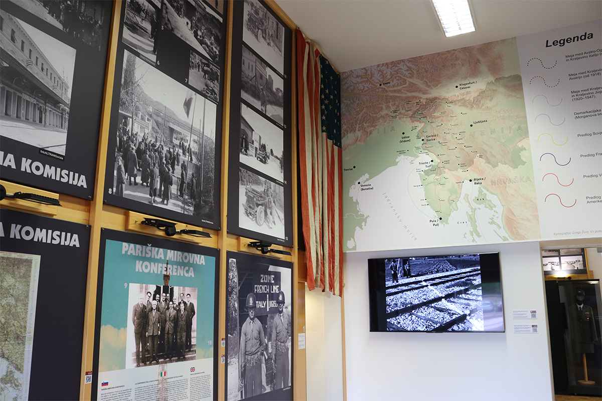 Exhibition of photographs and maps on the history of the border
