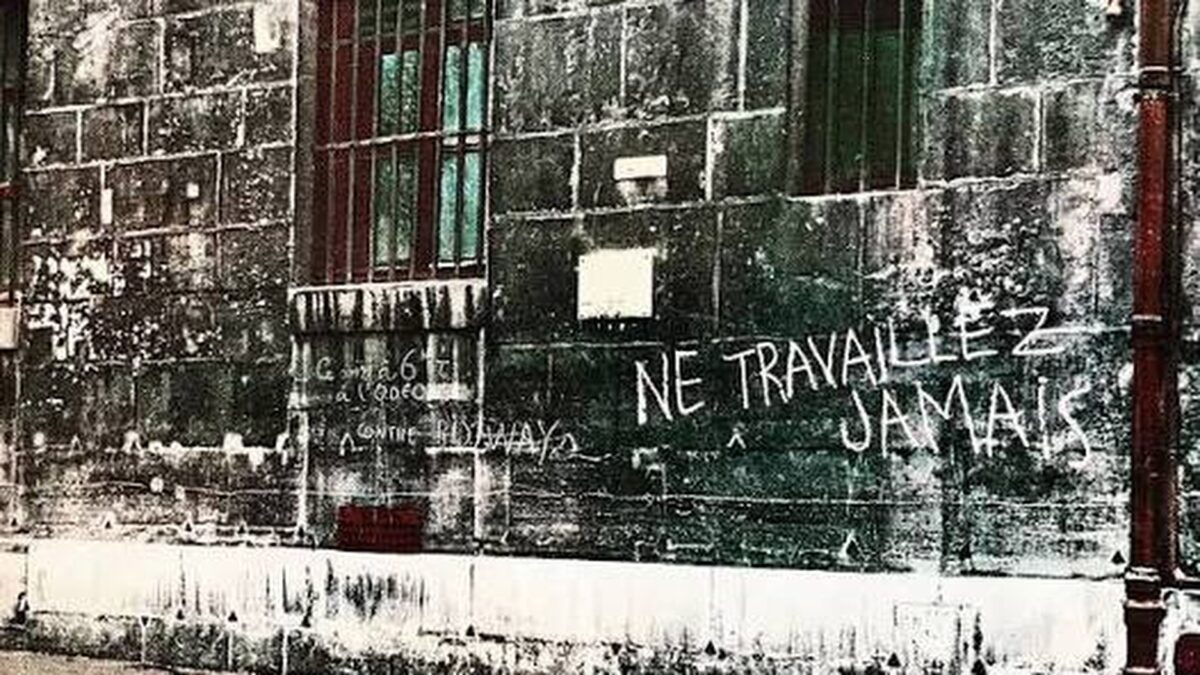 Graffiti “Ne travaillez jamais” written by Guy Debord on a wall on Rue de Seine, Paris, 1953